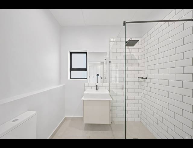 3 BEDROOM APARTMENT FOR SALE IN BRYANSTON